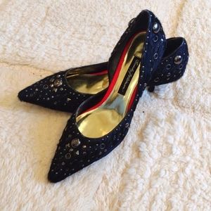 Beverly Feldman Black Pointy Toe Patent Leather Kitten Heel Studded